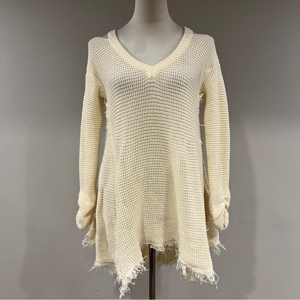 Listicle Cream V-Neck Frayed Hem Sweater size small